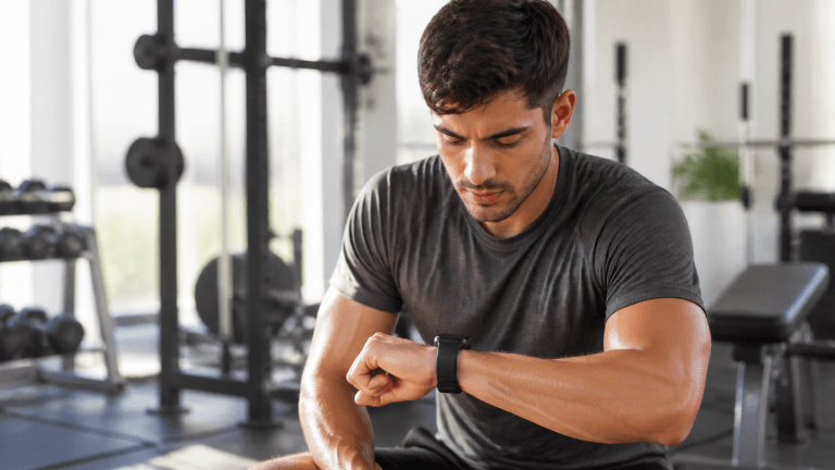 Wearable Technology for Beginners: How to Choose a Fitness Tracker for the Gym